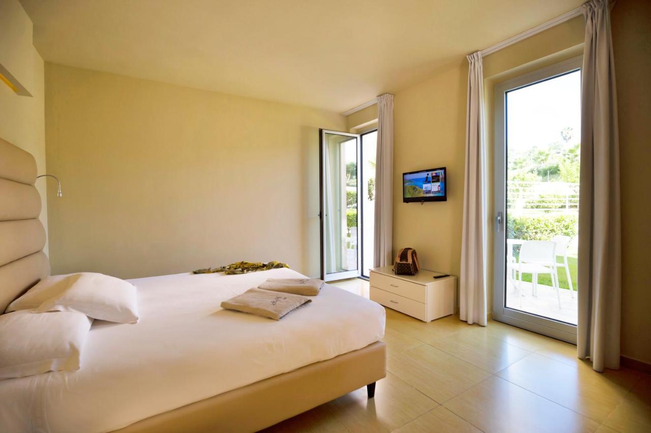Blue Bay Resort Capo Vaticano Exterior photo