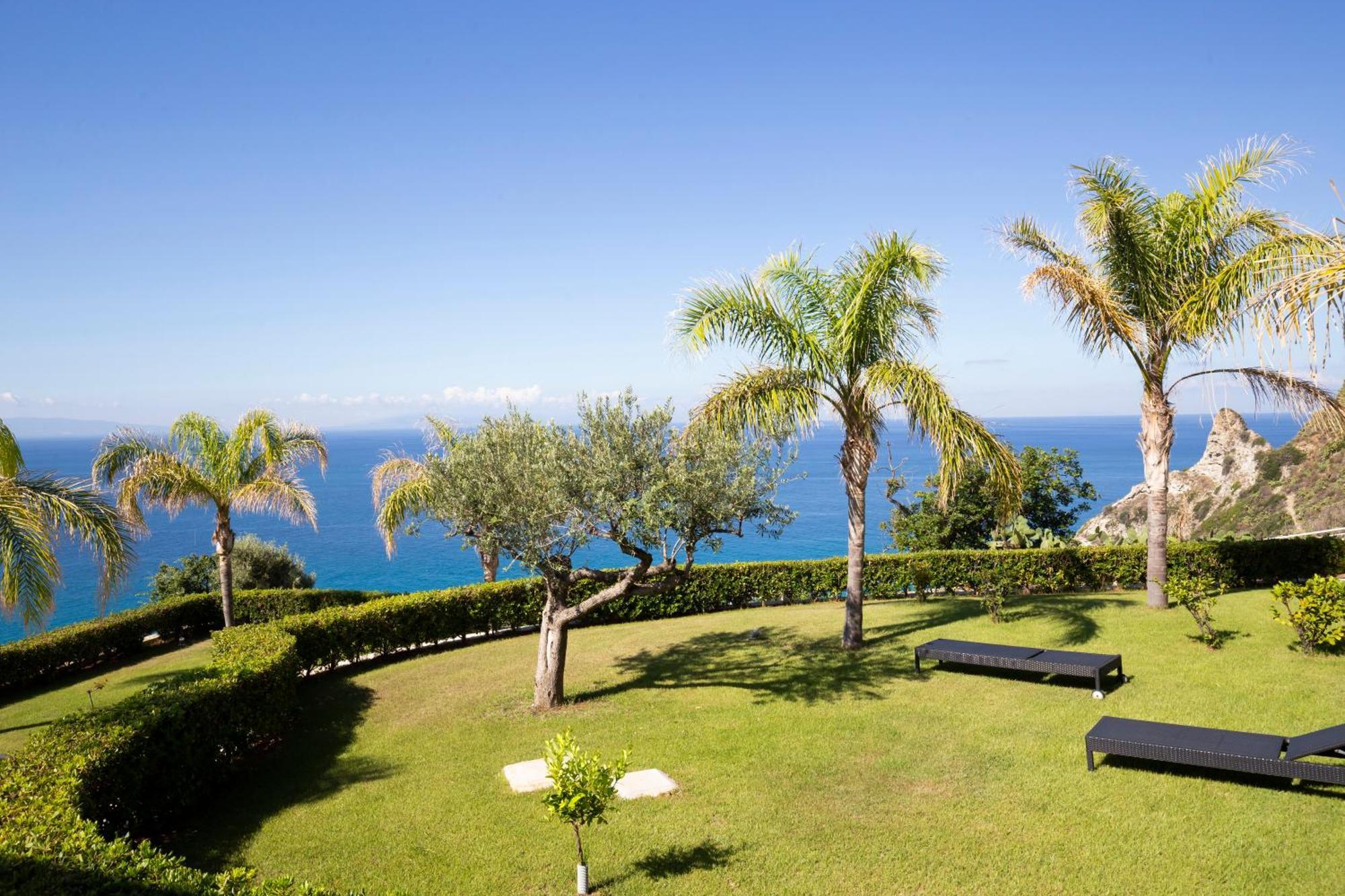 Blue Bay Resort Capo Vaticano Exterior photo